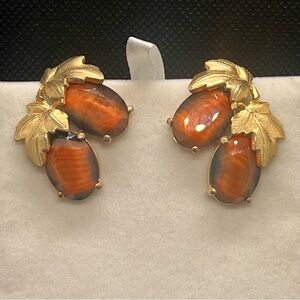 Super RARE 1940s Vtg Elsa Schiaparelli Gold Tone Leaf Glass Signed Clip Earrings